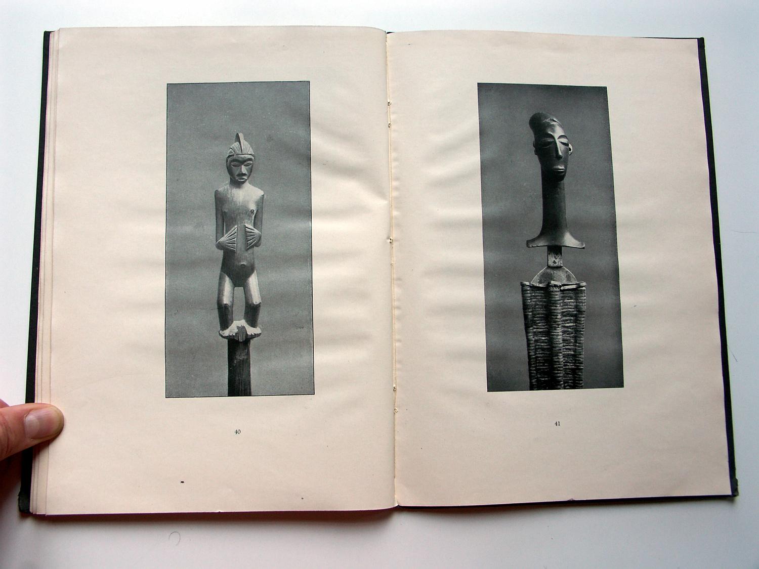 zz-eins21,s.72 40 bahuana,holz-zepter und 41 bakongo (azande),messer,d